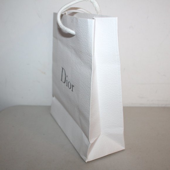 AUTHENTIC DIOR WHITE PAPER BAG TEXTURED - Picture 2 of 5